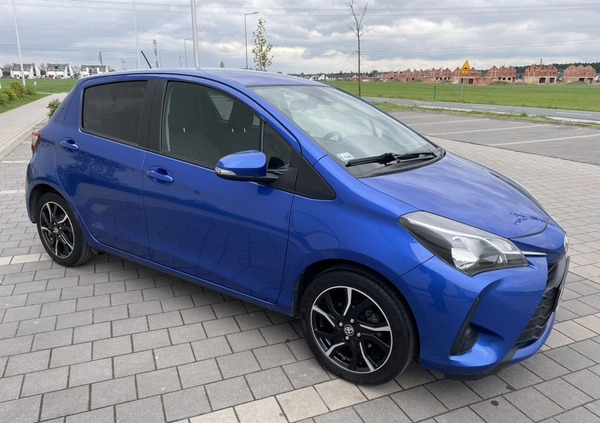 Toyota Yaris cena 40900 przebieg: 116551, rok produkcji 2017 z Swarzędz małe 407